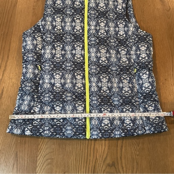 Title Nine Blue Print Hooded Quilted Vest Size Medium EUC - Picture 8 of 13
